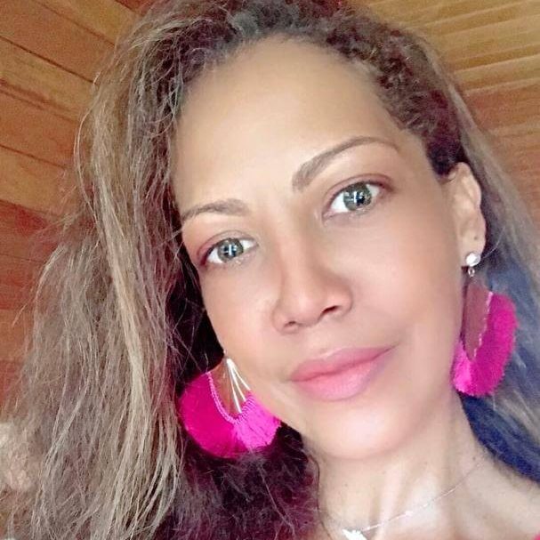 Nathalie NKOULOU - MbiOulou - Artisane - Cuir - Fait main - Cameroun - Certifiee LVMH - CAPITAINEs